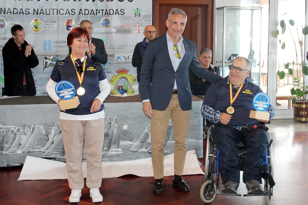 Montserrat Pérez y José Luís Fernández con Roberto García (medios)